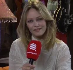 Vanessa Paradis dévoile son numéro de téléphone 22