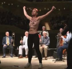 Les Femen interrompent un concert de Woody Allen 5