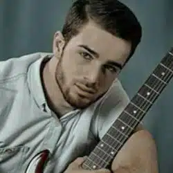 Torturé pour sa sexualité, le chanteur Zelimkhan Bakaev est mort 4