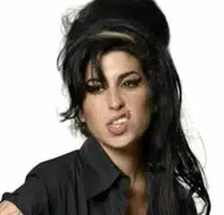 Amy Winehouse en tailleur au tribunal 14