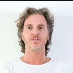 Julien Baer <i>Le LA</i> 4