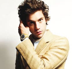 Mika change d'avis comme de chemise 26