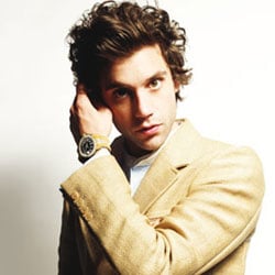 Mika change d'avis comme de chemise 25