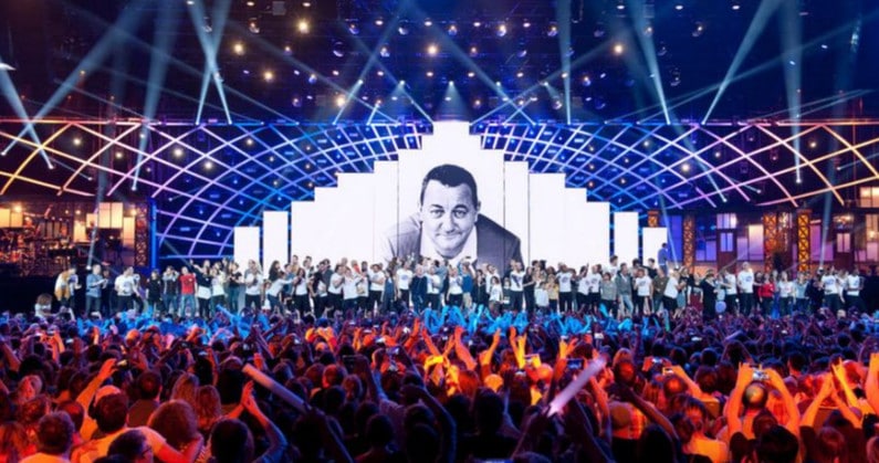 les enfoiré hymne 2018