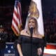La chanteuse Fergie se ridiculise en interprétant l'hymne américain