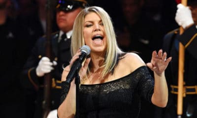 La chanteuse Fergie se ridiculise en interprétant l'hymne américain