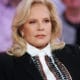 Révoltée, Sylvie Vartan vole au secours de son fils