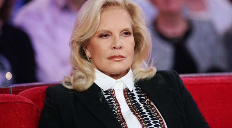 Révoltée, Sylvie Vartan vole au secours de son fils