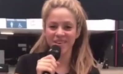 Shakira reprend le célèbre titre de Carla Bruni "Quelqu'un m'a dit"