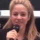Shakira reprend le célèbre titre de Carla Bruni "Quelqu'un m'a dit"