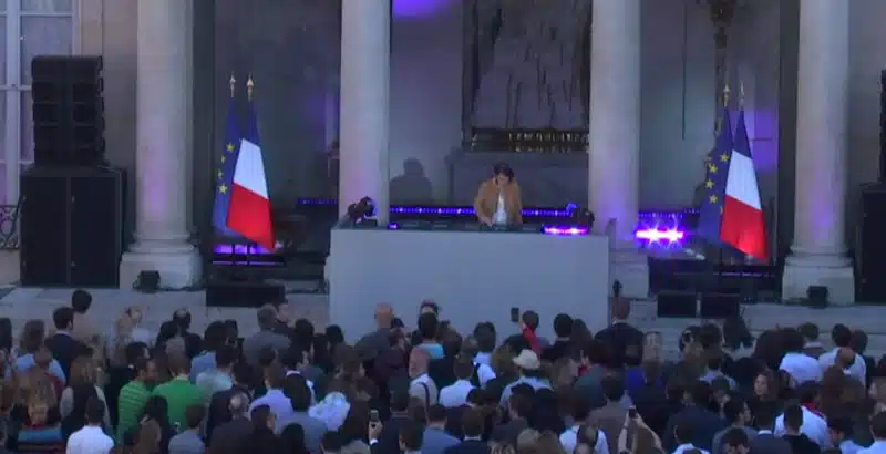 La cour de l'Elysée transformée en immense night club pour la fête de la musique