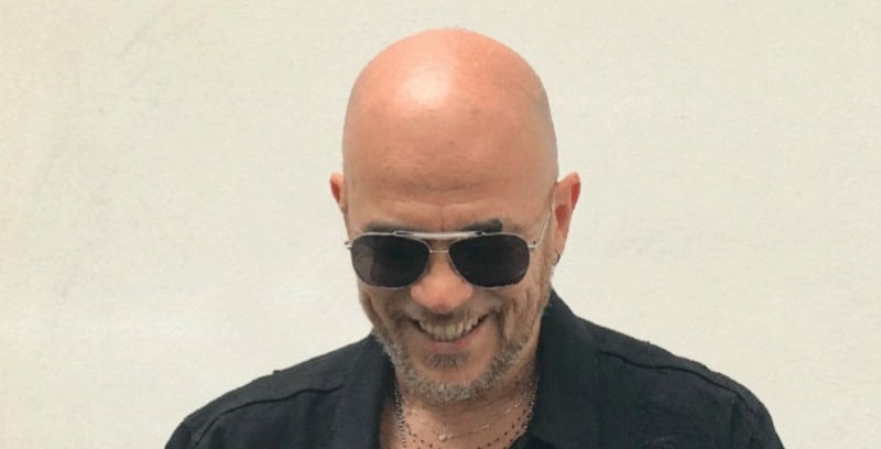 Pascal Obispo annonce la sortie de son nouvel album avec le single "Chante la rue chante"