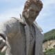 Découvrez la statue totalement ratée de Johnny Hallyday