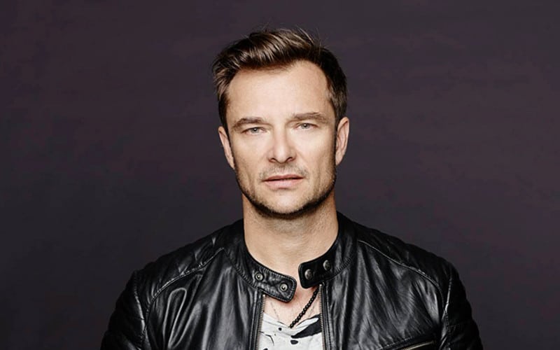 En raison de plusieurs problèmes techniques, le concert de David Hallyday n'est pas passé loin de l’annulation.