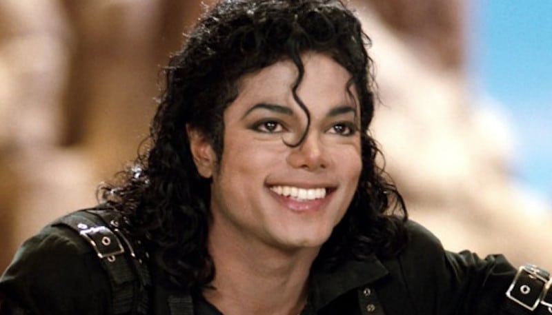La maison de disque de Michael Jackson avoue avoir sorti de fausses chansons de lui sur son album posthume.