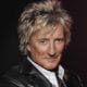 Rod Stewart annonce son grand retour avec la sortie le 28 septembre prochain de son nouvel baptisé “Blood Red Roses”.