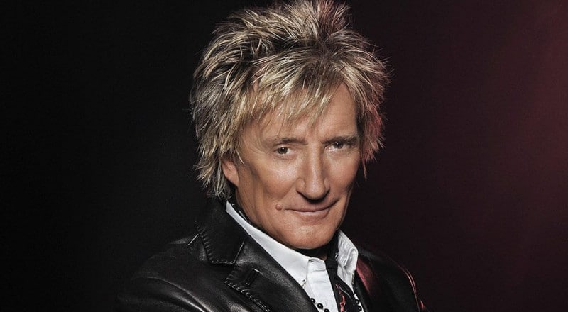 Rod Stewart annonce son grand retour avec la sortie le 28 septembre prochain de son nouvel baptisé “Blood Red Roses”.