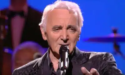 Charles Aznavour, décédé ce lundi à l'âge de 94 ans, aura droit à des obsèques nationales aux Invalides