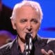 Charles Aznavour, décédé ce lundi à l'âge de 94 ans, aura droit à des obsèques nationales aux Invalides