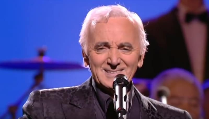 Le chanteur franco-arménien Charles Aznavour est mort ce lundi à l’âge de 94 ans