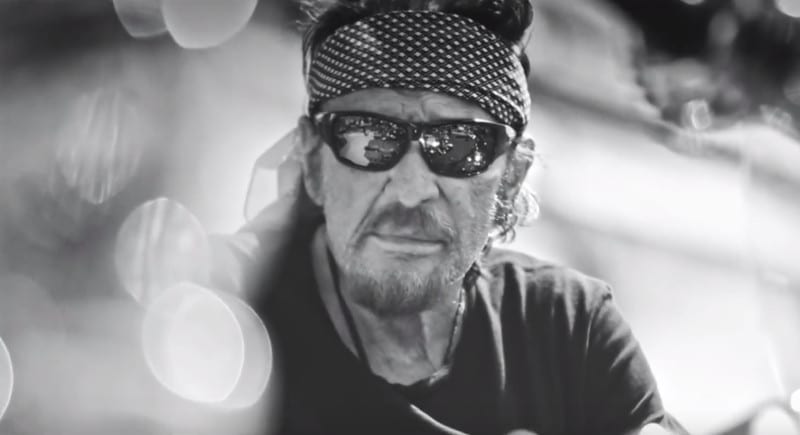 Découvrez le clip de la chanson "J’en parlerai au diable", premier single extrait de l'album posthume de Johnny Hallyday