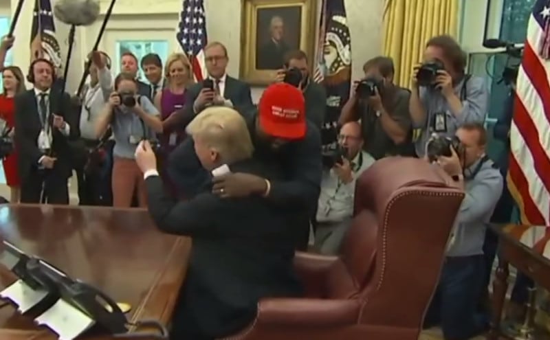 Ce n'est plus une surprise, mais Donald Trump et Kanye West s'adorent. Ils l'ont une nouvelle fois prouvé ce jeudi, lors d'un entretien à la Maison Blanche