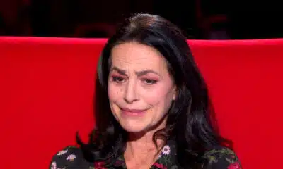 Invitée sur le divan de Marc-Olivier Fogiel, la chanteuse Lio, en larmes, évoque son enfance difficile