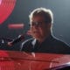 Elton John revient dans une publicité bouleversante pour une grande chaîne de magasins sur ce cadeau de noël qui a changé sa vie à jamais