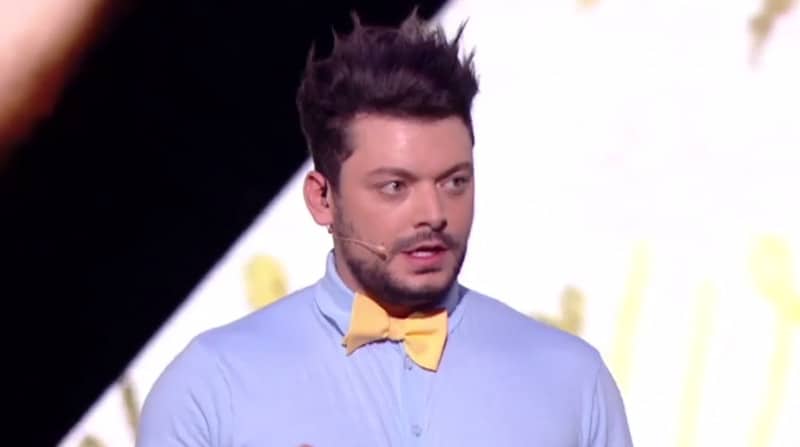 L'humoriste Kev Adams s'est lancé dans une imitation plus ou moins douteuse de Stromae lors des NRJ Music Awards. Une prestation gênante...