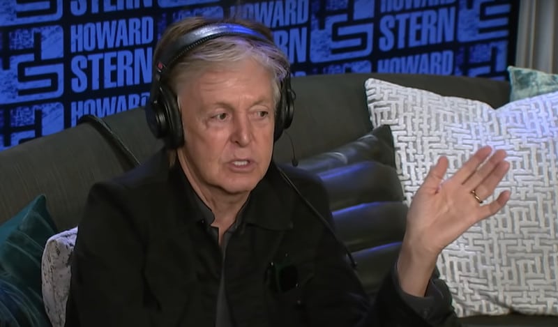 Dans une interview accordée au Parisien, Paul McCartney a confié être aller se recueillir sur la tombe de Johnny