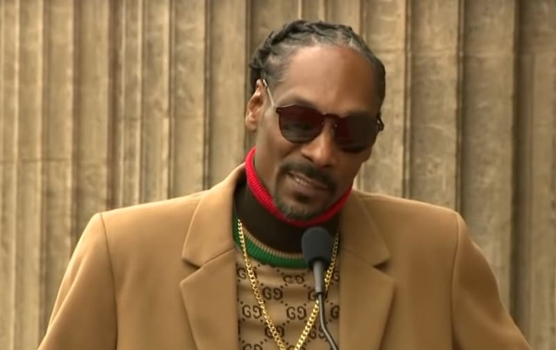 Ce lundi 19 novembre, Snoop Dogg a tenu à se rendre un hommage vibrant dans une allocution pleine d'ironie