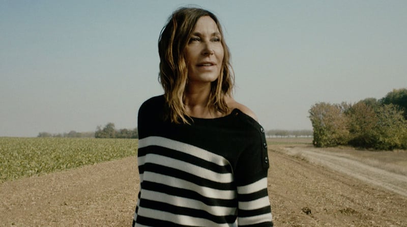 Zazie vient de dévoiler le clip de "L'essenciel", ainsi que les dates de sa tournée 2019 et 2020.