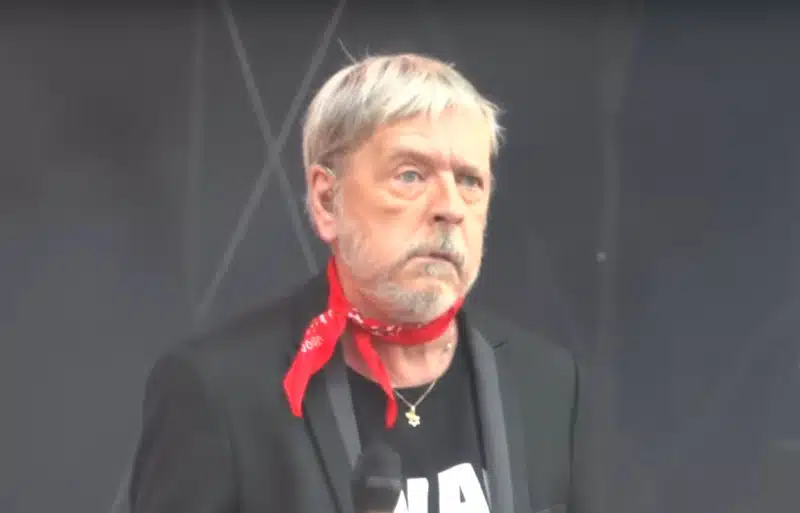 Après son frère, Renaud perd sa mère...