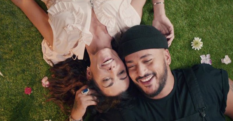 Jenifer dévoile le clip de son titre « Les choses simples » en duo avec Slimane