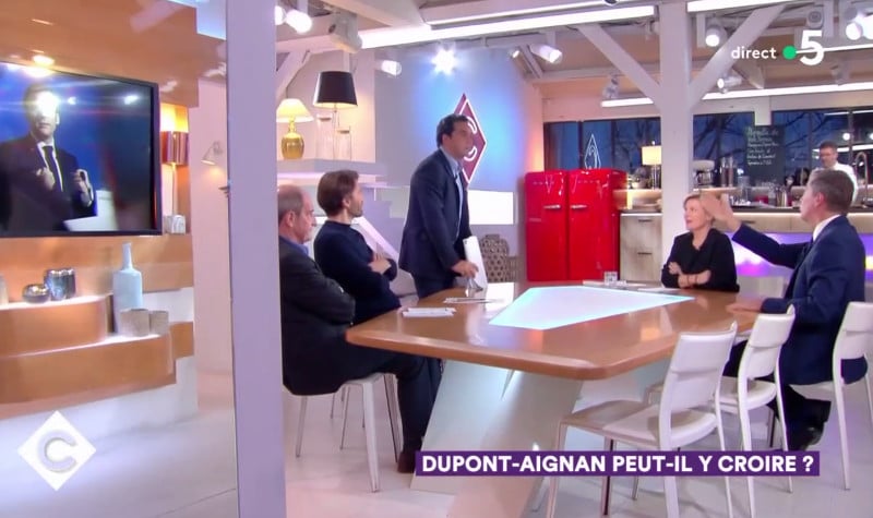 Nicolas Dupont-Aignan mis à la porte du plateau de "C à Vous"
