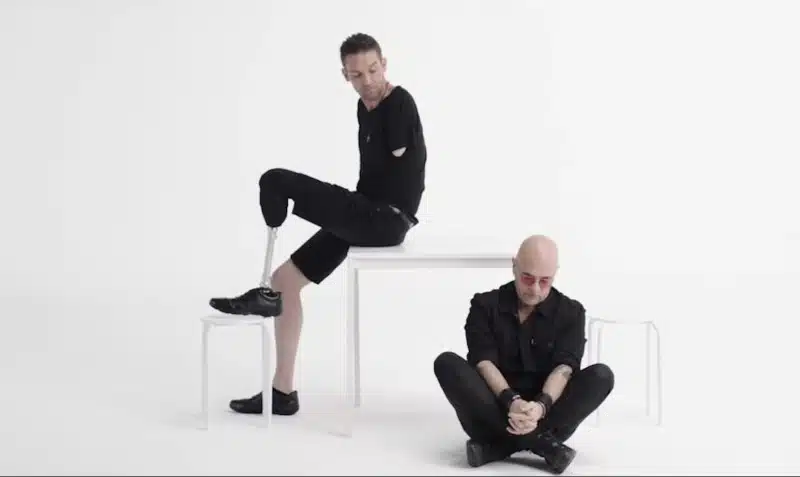 Pascal Obispo dévoile le clip de « On n'est pas seul sur la Terre »