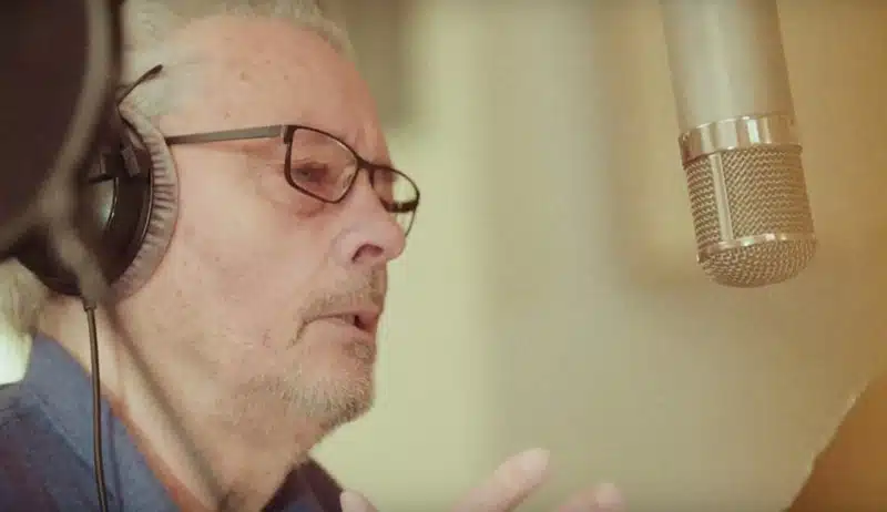 Découvrez « Je n’aime que toi », la nouvelle chanson d’Alain Delon