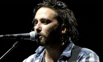 Saez rend hommage à Johnny Hallyday sur le titre « Jojo »