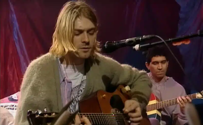 Le fameux gilet porté par Kurt Cobain au « MTV Unplugged » vendu 334 000 dollars