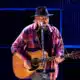 Neil Young demande la nationalité américaine pour pouvoir voter en 2020
