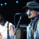 Johnny Depp et Jeff Beck sortent la vidéo du titre « Isolation »