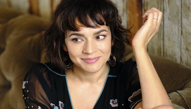 Norah Jones dévoile l'album Pick Me Up Off The Floor