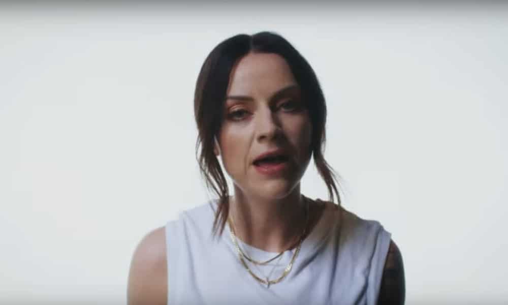 Amy Macdonald sort le clip de Crazy Shade of Blue