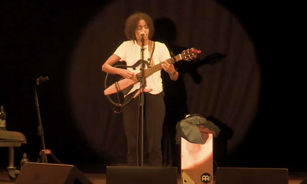Nneka sort Love Supreme