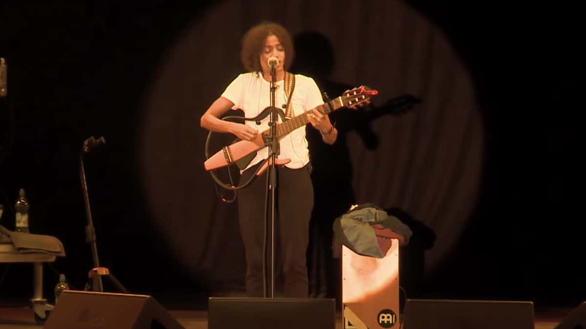 Nneka sort Love Supreme