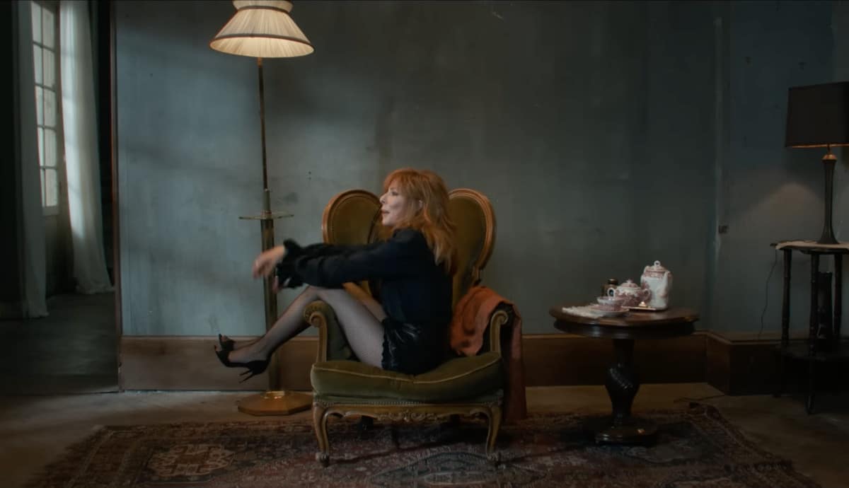 Mylène Farmer dévoile le clip de « Rallumer les étoiles » Stars et people ZIKEO