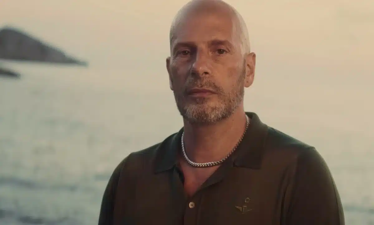 Akhenaton plonge en apnée en Méditerranée