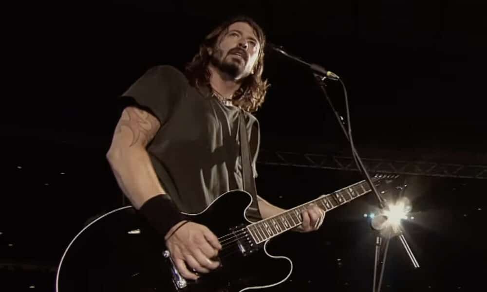 FOO FIGHTERS Caught In The Echo