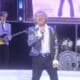 Rod Stewart utilise de l’oxygène sur scène
