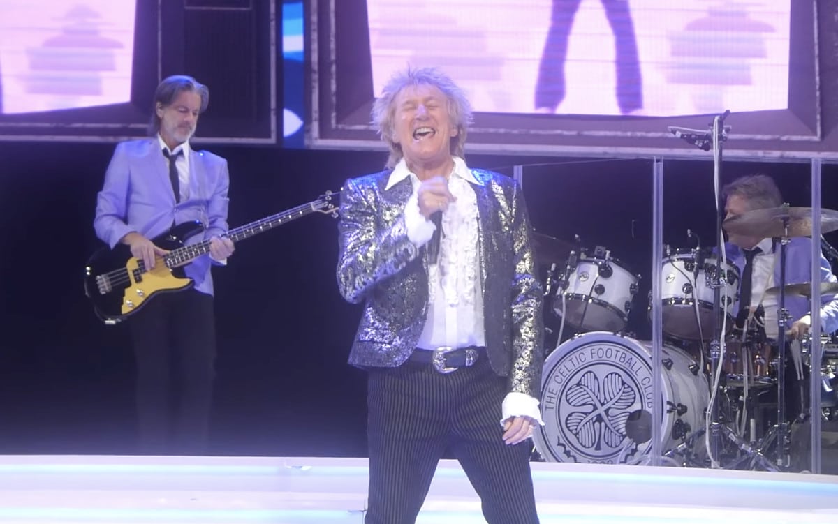 Rod Stewart utilise de l’oxygène sur scène